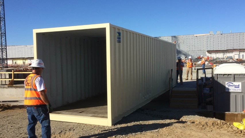 30ft Walkway steel container for rent